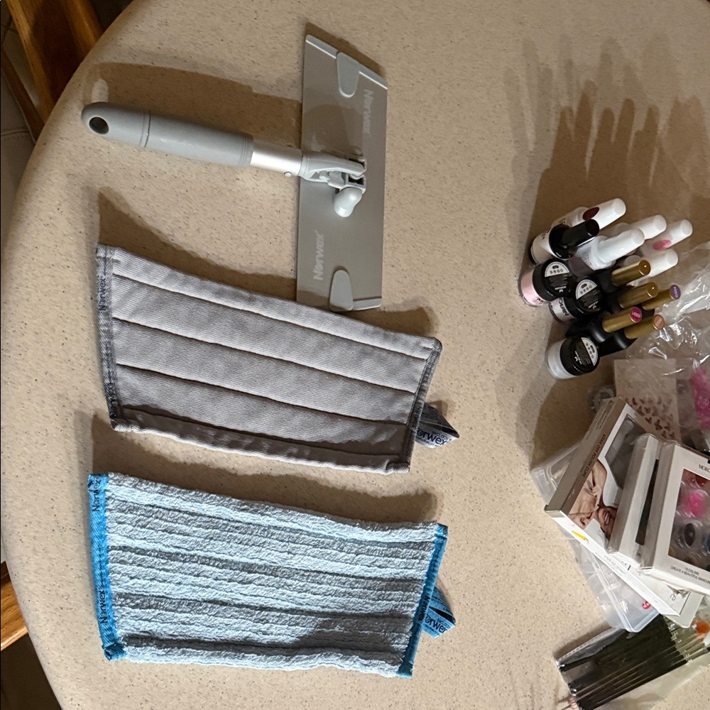 New Norwex Cleaning Set with Gray and Blue Pads
